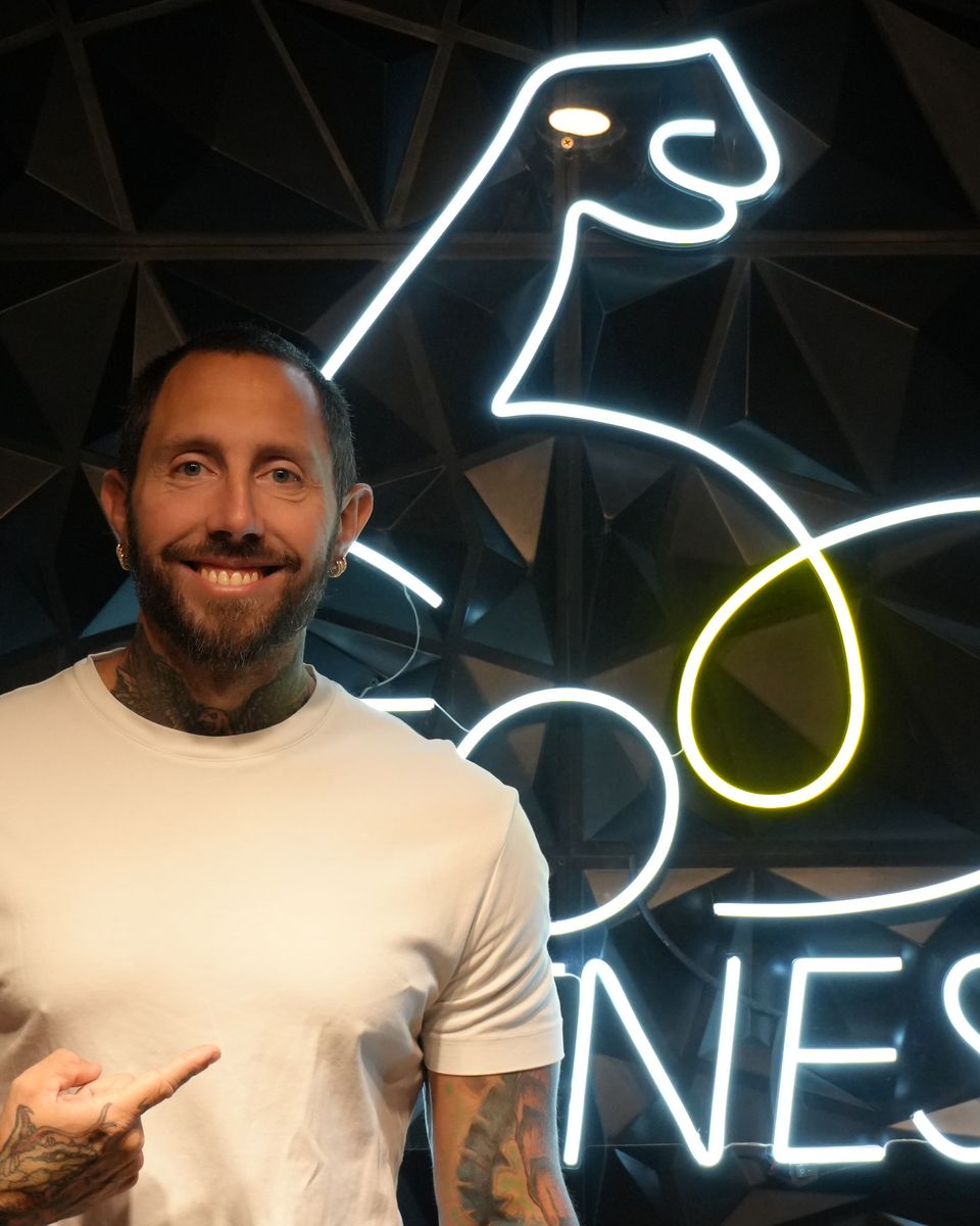 Manuel Juárez Bètemps en el estudio de Keto & Fitness