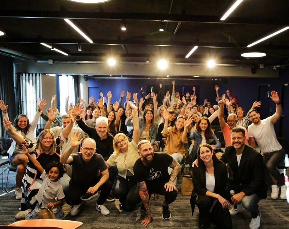 Manuel Juárez Bètemps junto a un grupo de la comunidad de Keto & Fitness